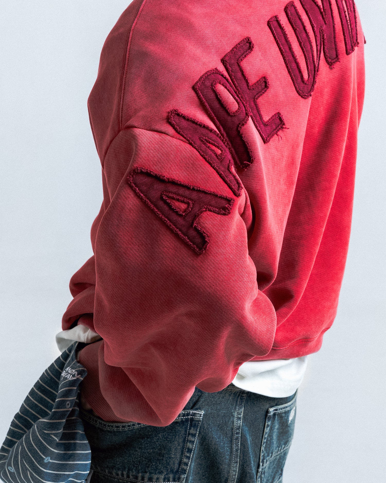 AAPEUNVS 字母刺繡復古做舊猿人圓領衛衣