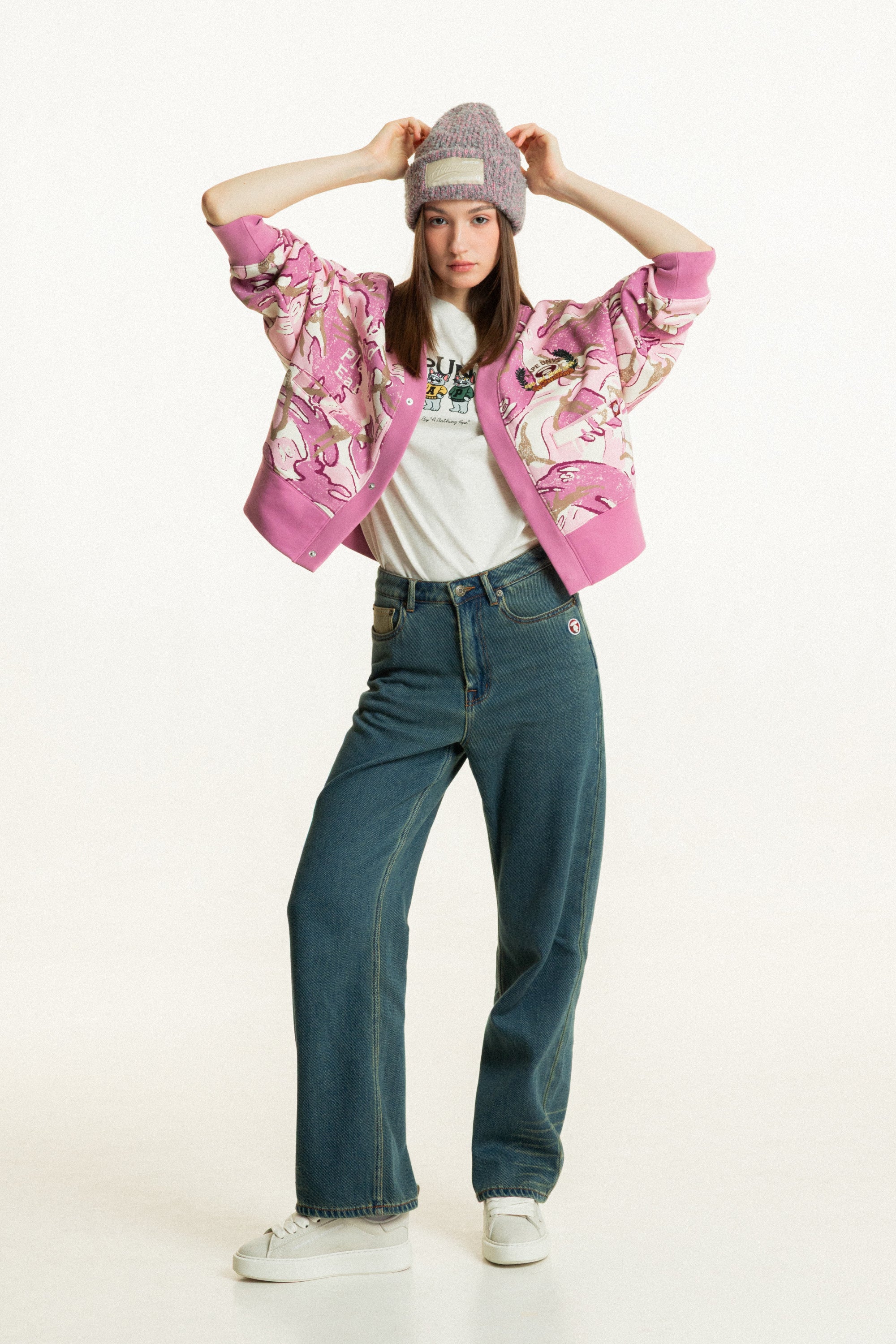 AAPEUNVS graphic tee