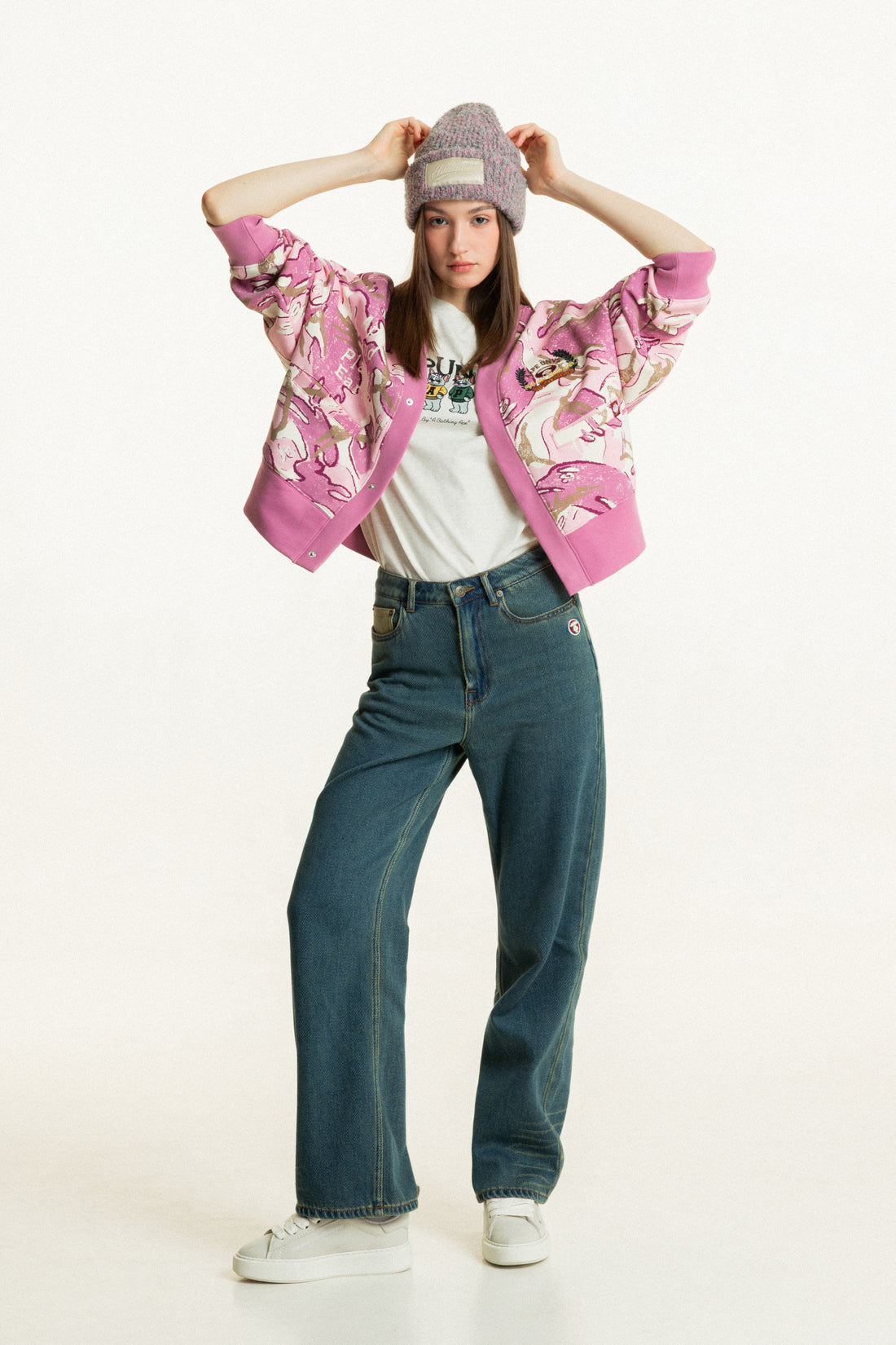 AAPEUNVS graphic tee